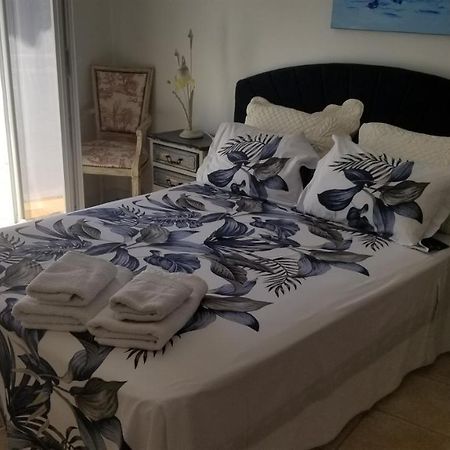 Chambre D'Hote La Petite Maison Du Puits Bollène Exteriör bild